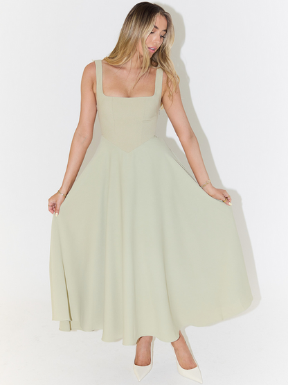 Elegant Figure-Enhancing Midi Dress