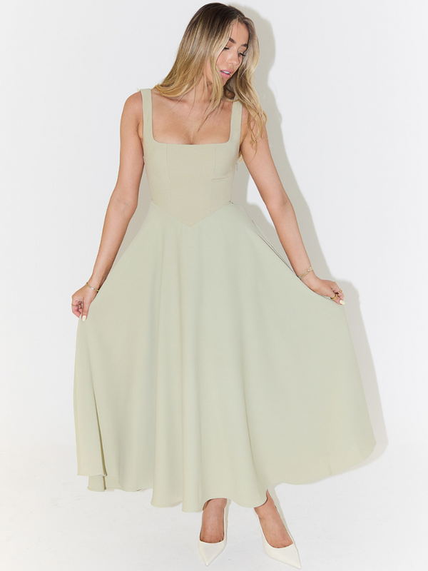 Elegant Figure-Enhancing Midi Dress
