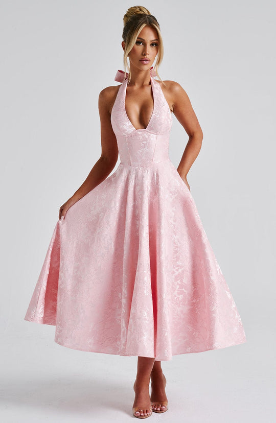 Dreamy Midi: Soft Feminine Elegance