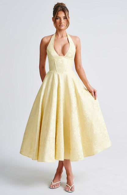 Dreamy Midi: Soft Feminine Elegance