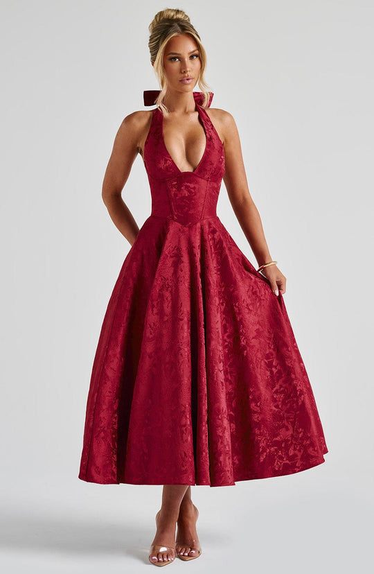 Dreamy Midi: Soft Feminine Elegance