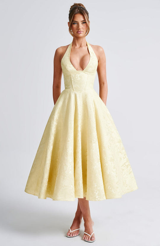 Dreamy Midi: Soft Feminine Elegance