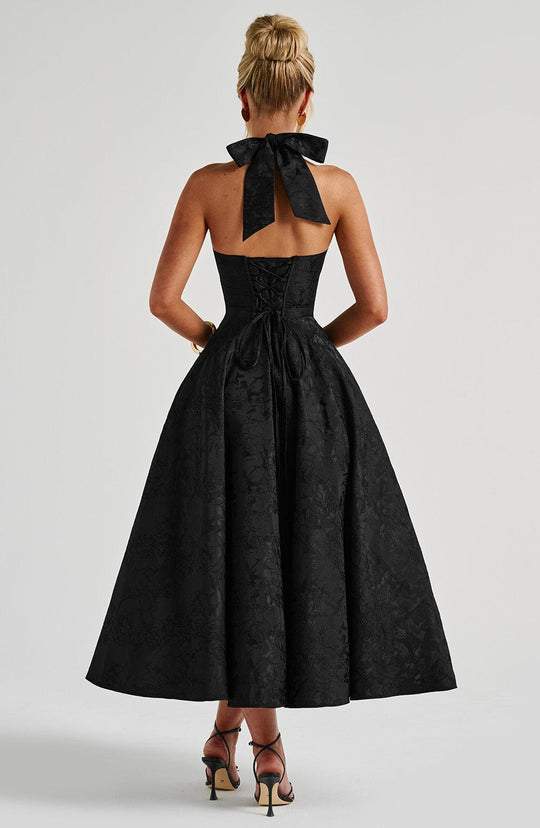 Dreamy Midi: Soft Feminine Elegance
