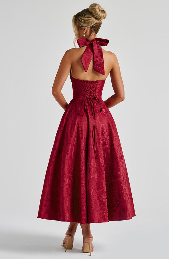 Dreamy Midi: Soft Feminine Elegance