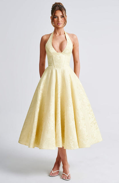 Dreamy Midi: Soft Feminine Elegance