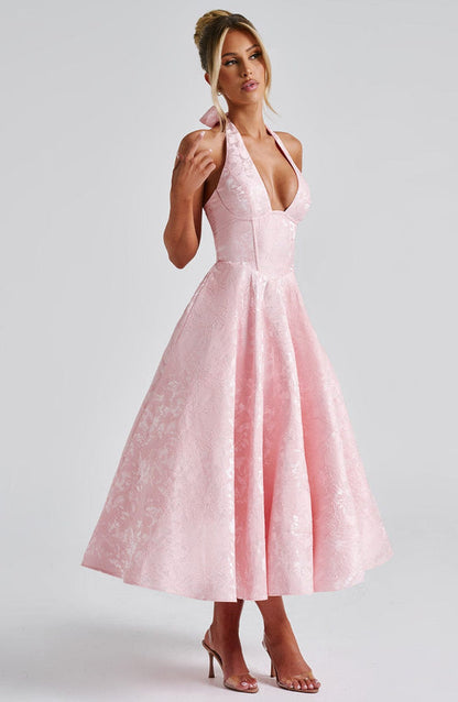 Dreamy Midi: Soft Feminine Elegance