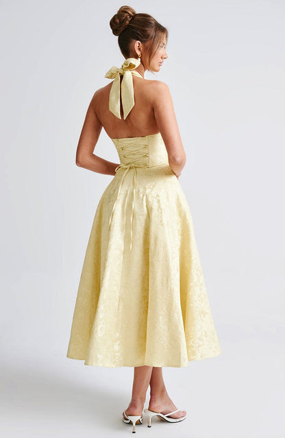 Dreamy Midi: Soft Feminine Elegance