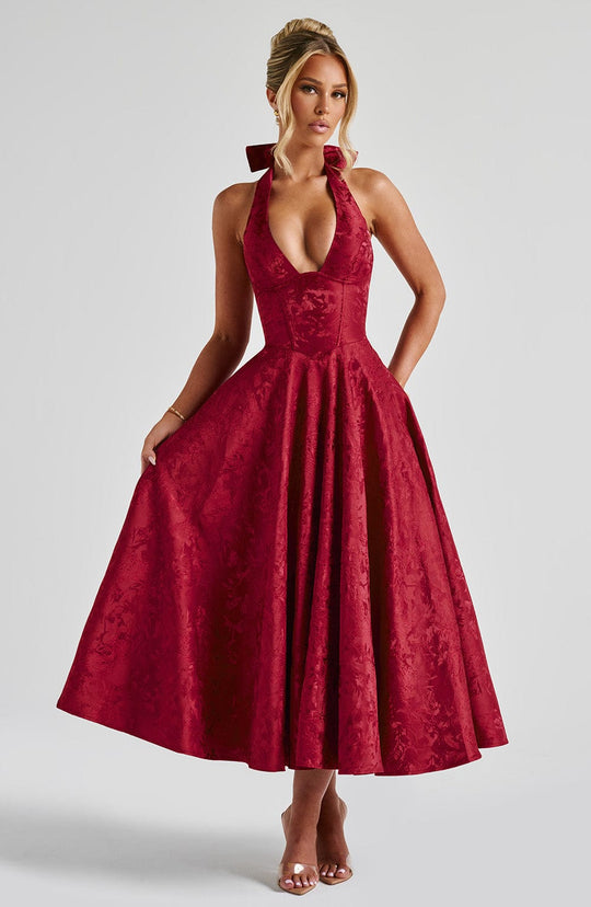 Dreamy Midi: Soft Feminine Elegance
