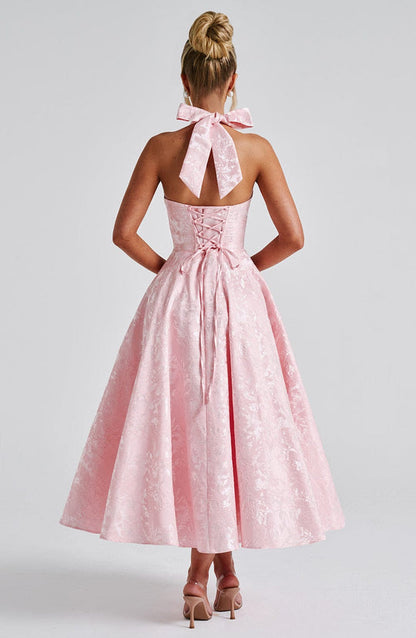 Dreamy Midi: Soft Feminine Elegance