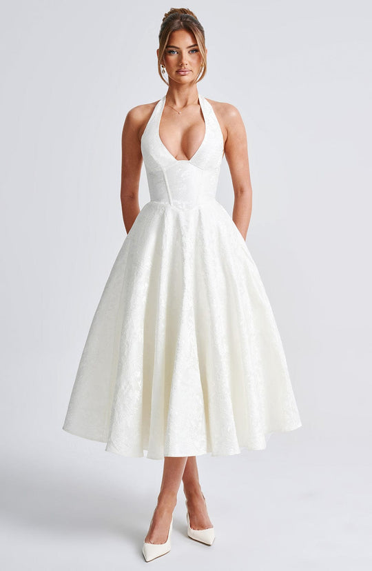 Dreamy Midi: Soft Feminine Elegance