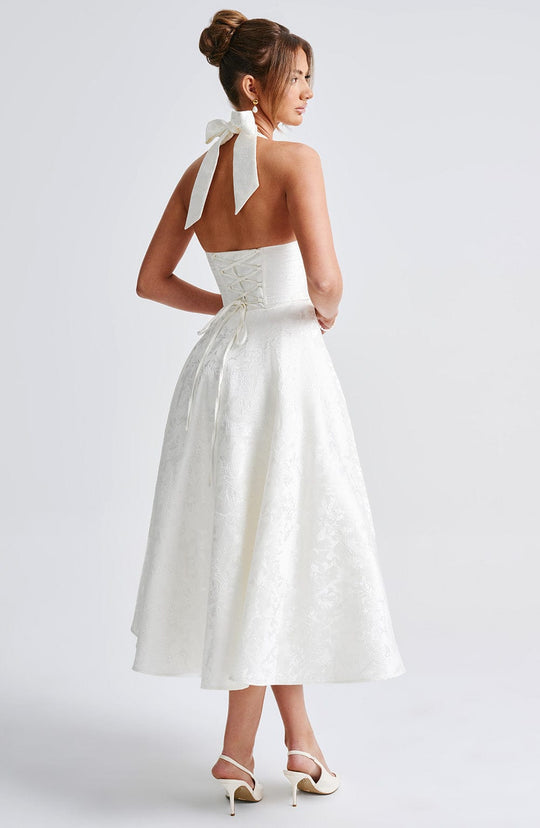 Dreamy Midi: Soft Feminine Elegance