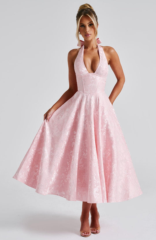 Dreamy Midi: Soft Feminine Elegance